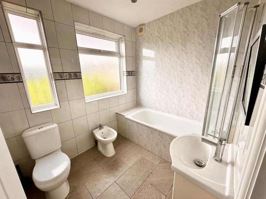 5 Bed Property In Se12 伦敦 外观 照片